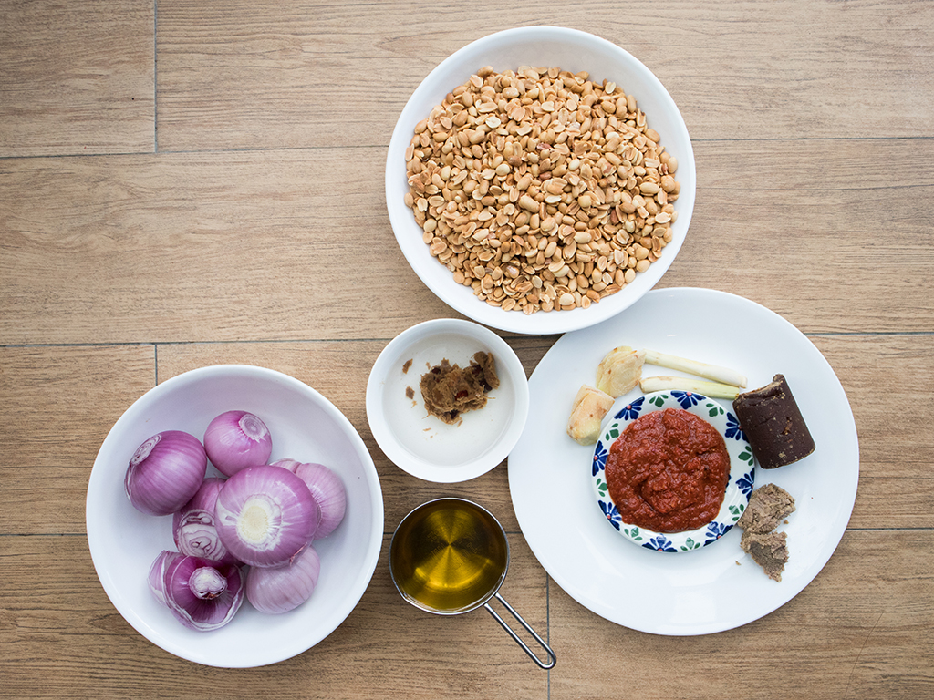 Slow Cooker Peanut Sauce